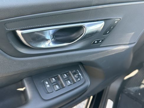 Used 2025 Volvo XC60 B5 Plus image 15