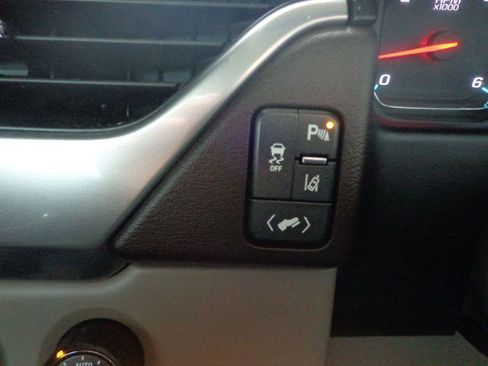 Used 2015 Chevrolet Suburban LTZ image 31