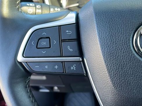 Certified 2024 Toyota Highlander XLE image 12