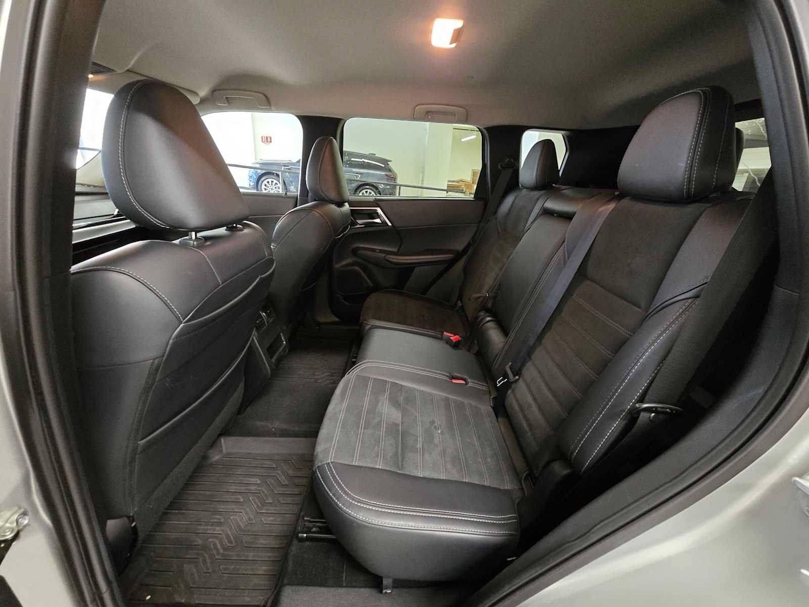 Used 2024 Mitsubishi Outlander SE AWD/4WD image 15