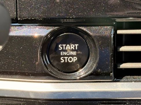 Certified 2025 Nissan Pathfinder Platinum image 37