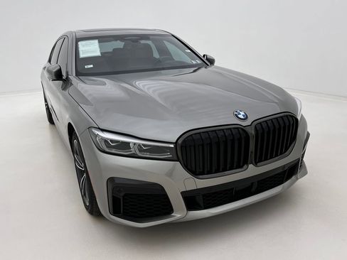 Certified 2022 BMW 740i xDrive w/ M Sport Package image 3