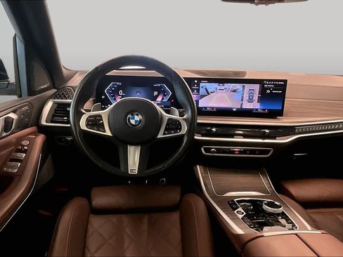 Used 2023 BMW X7 xDrive40i w/ M Sport Package AWD/4WD image 5