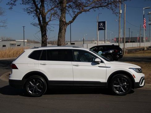 Used 2023 Volkswagen Tiguan SE image 11