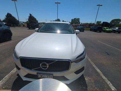Used 2021 Volvo XC60 T5 Momentum AWD/4WD image 4