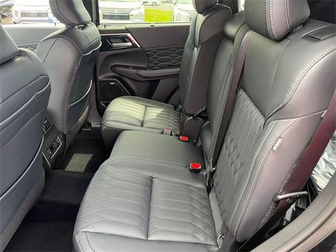 New 2025 Mitsubishi Outlander SEL image 28