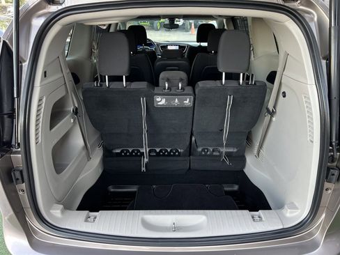 Used 2018 Chrysler Pacifica Touring Plus w/ Tire & Wheel Group image 32