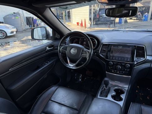 Used 2020 Jeep Grand Cherokee Overland image 34