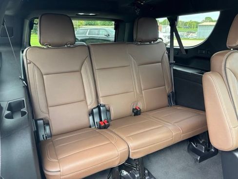 Certified 2025 Chevrolet Suburban High Country AWD/4WD image 27