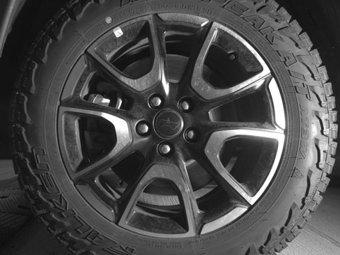 Used 2025 Jeep Compass Trailhawk AWD/4WD image 12