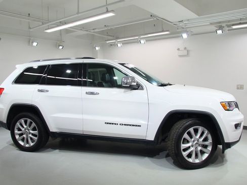 Used 2017 Jeep Grand Cherokee Limited AWD/4WD image 11