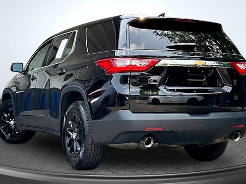 Used 2021 Chevrolet Traverse LS FWD image 3