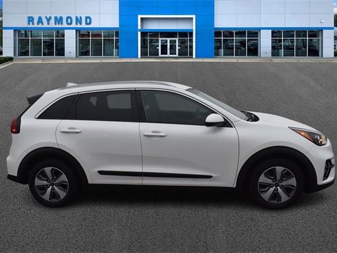 Used 2020 Kia Niro LX image 2