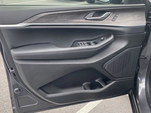 New 2025 Jeep Grand Cherokee Limited image 12