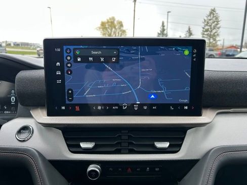 Used 2025 Ford Explorer Active w/ Active Comfort Package AWD/4WD image 16