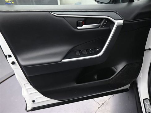 Used 2025 Toyota RAV4 Limited image 40