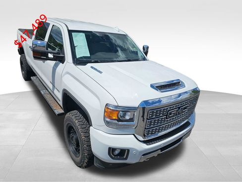 Used 2019 GMC Sierra 2500 Denali w/ Duramax Plus Package AWD/4WD image 2