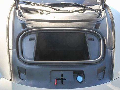 Used 2025 Porsche Taycan image 27