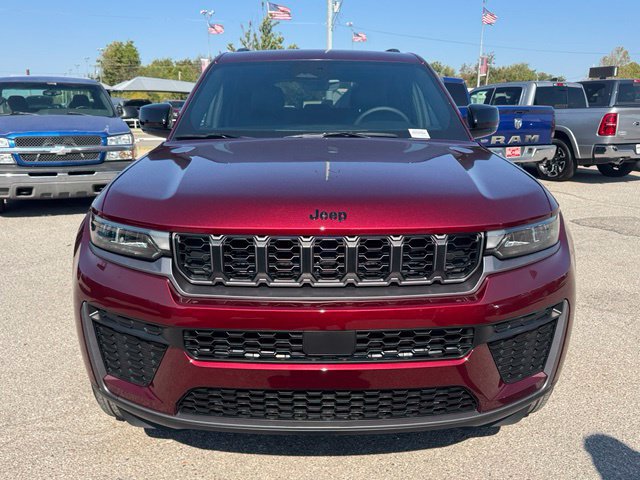 Used 2026 Jeep Grand Cherokee Altitude RWD image 2
