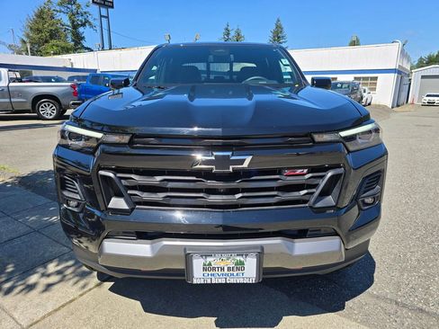 Used 2025 Chevrolet Colorado Z71 w/ Technology Package AWD/4WD image 2