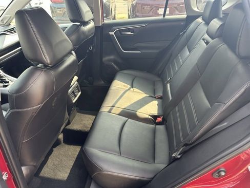 Used 2021 Toyota RAV4 XLE Premium image 18