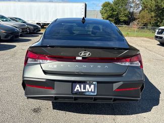 New 2025 Hyundai Elantra Sport video 4