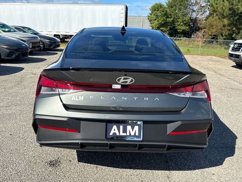 New 2025 Hyundai Elantra Sport image 4