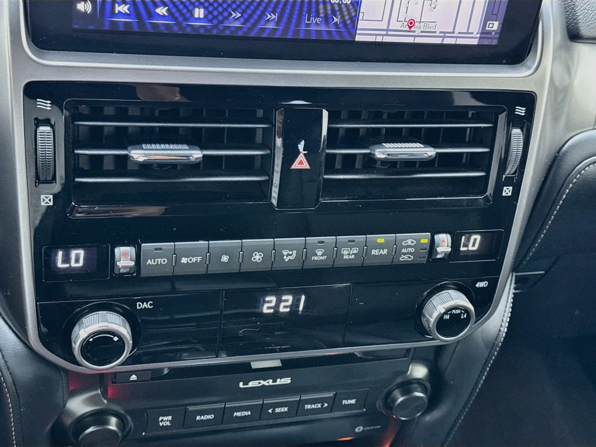 Used 2023 Lexus GX 460 Premium w/ Premium Package AWD/4WD image 12
