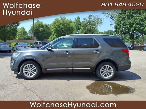 Used 2017 Ford Explorer XLT w/ Equipment Group 201A FWD image 2