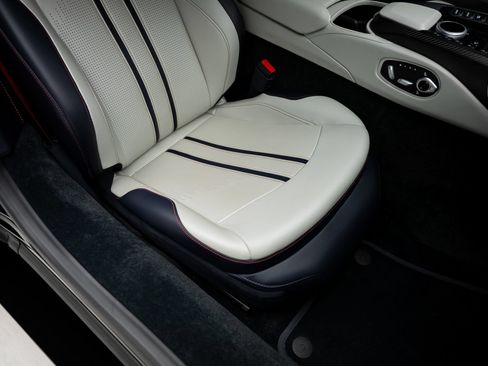 Used 2023 Aston Martin V8 Vantage Coupe RWD image 60