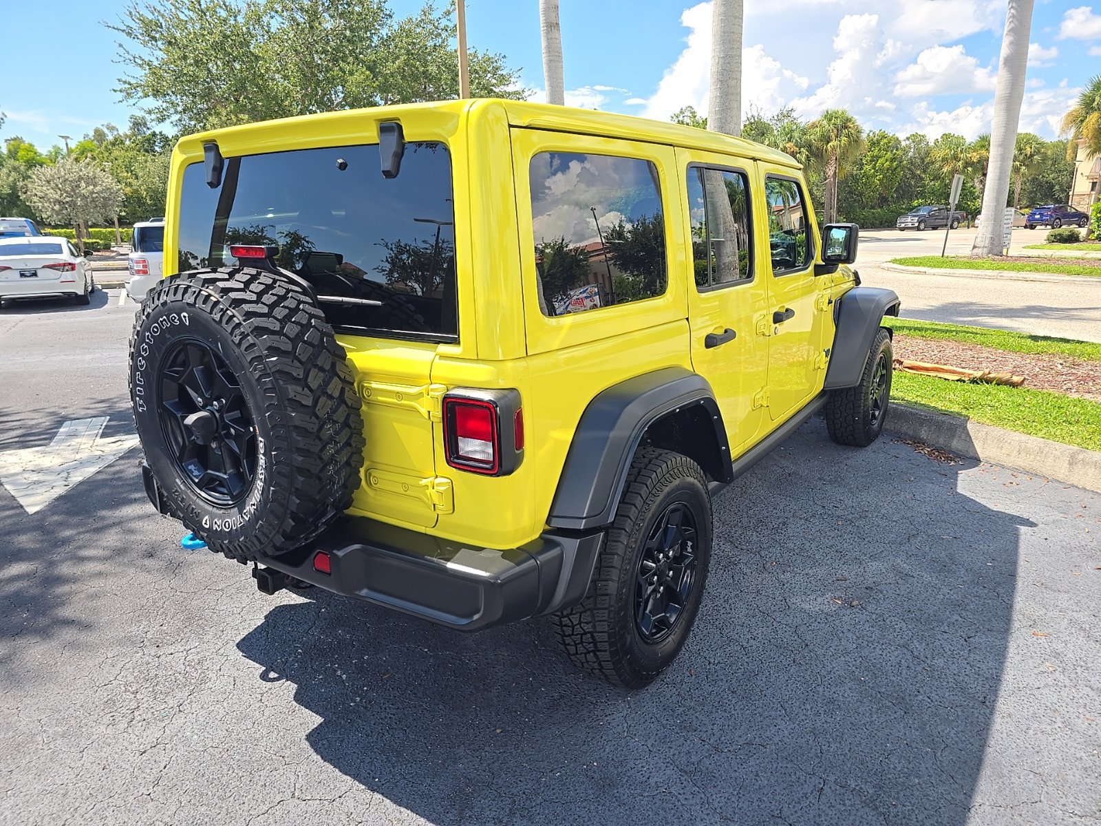 Used 2023 Jeep Wrangler Unlimited w/ Sun & Screen Package AWD/4WD image 4