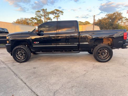 Used 2017 Chevrolet Silverado 2500 LTZ image 23