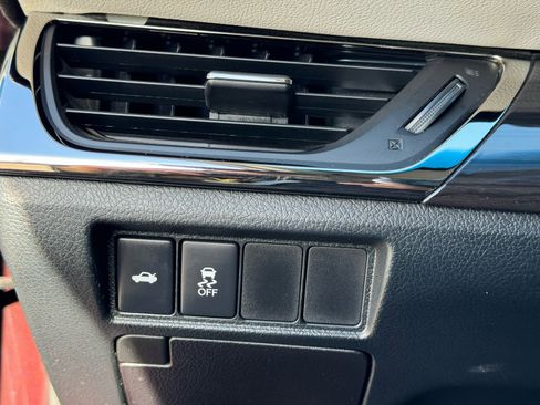 Used 2015 Toyota Avalon Limited image 19