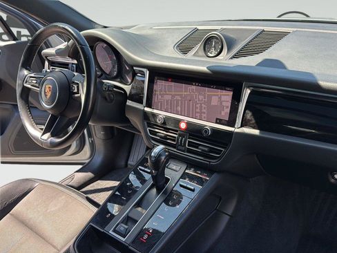 Used 2024 Porsche Macan AWD/4WD image 29
