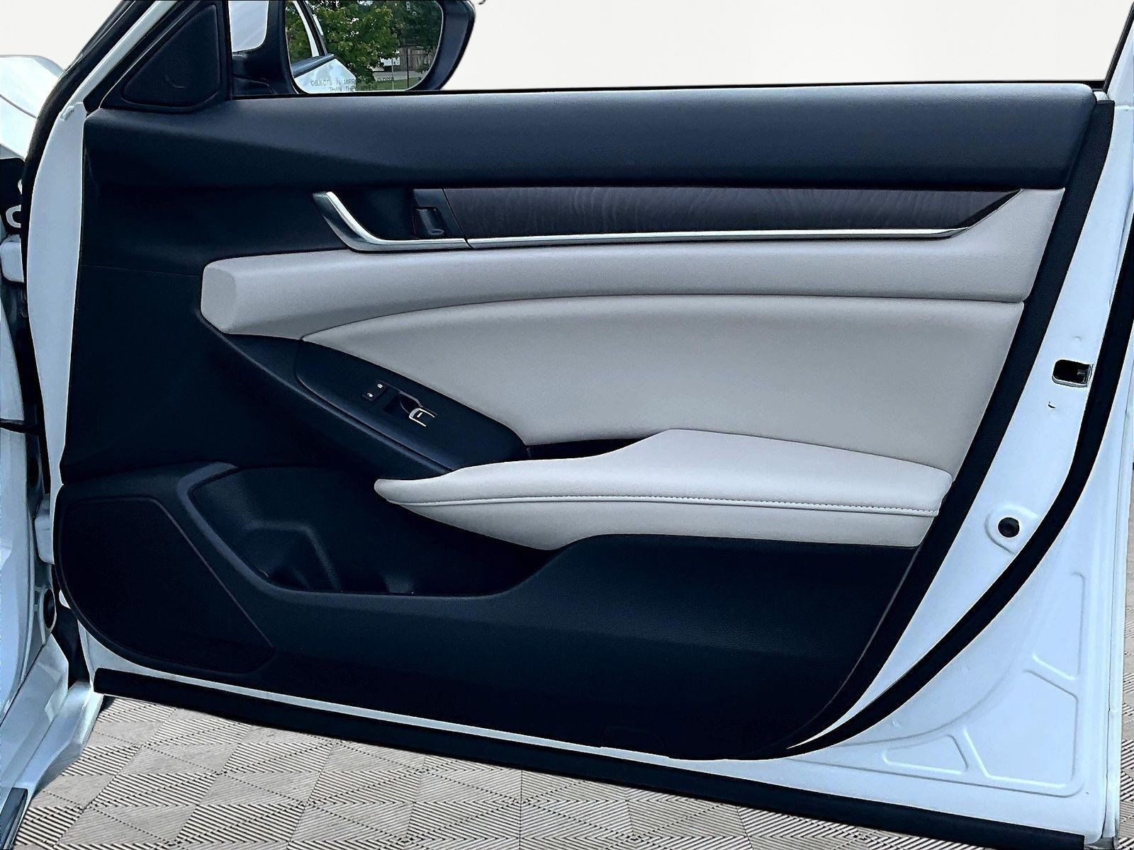 Used 2019 Honda Accord EX image 26