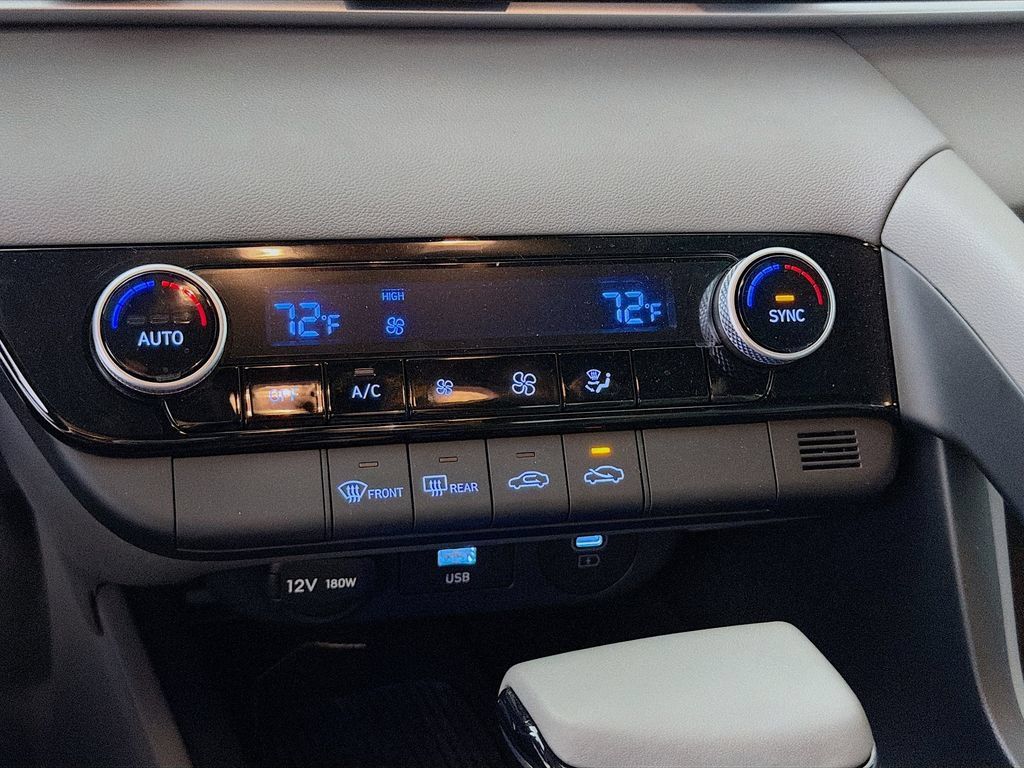 Used 2025 Hyundai Elantra Sport FWD image 18