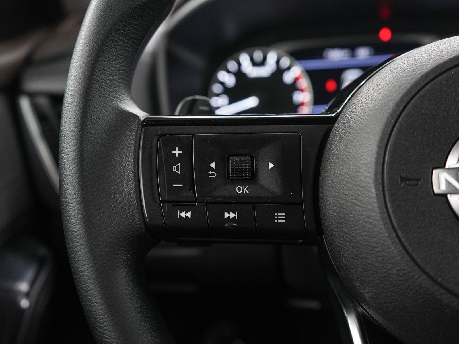 Used 2023 Nissan Rogue SV AWD/4WD image 26