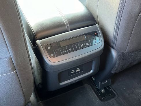 Used 2025 Nissan Pathfinder SV image 24