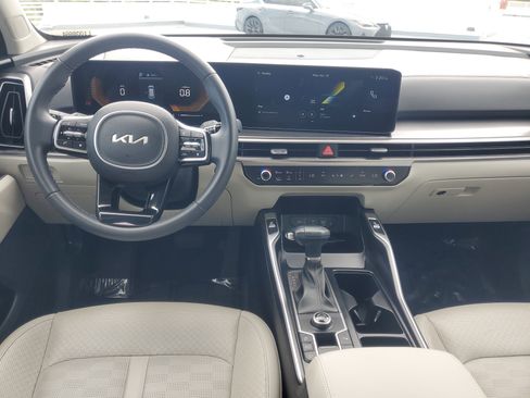 Used 2025 Kia Sorento S FWD image 9