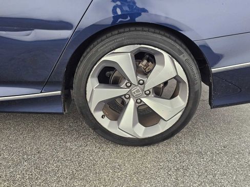 Used 2018 Honda Accord Touring image 9
