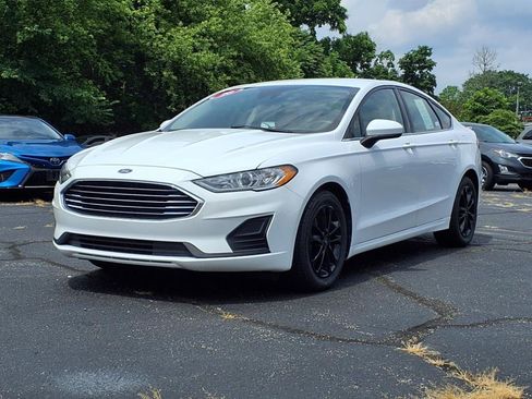 Certified 2020 Ford Fusion SE image 3