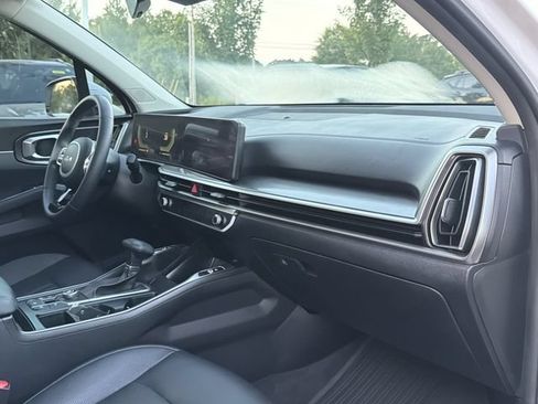 Used 2024 Kia Sorento S w/ Panoramic Sunroof Package FWD image 19