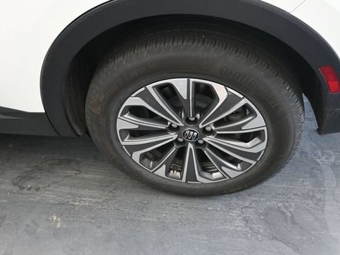 Used 2024 Buick Envision Preferred AWD/4WD image 12