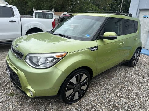 Used 2015 Kia Soul ! FWD image 3