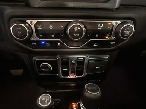 Used 2023 Jeep Wrangler Unlimited w/ Cold Weather Group AWD/4WD image 21