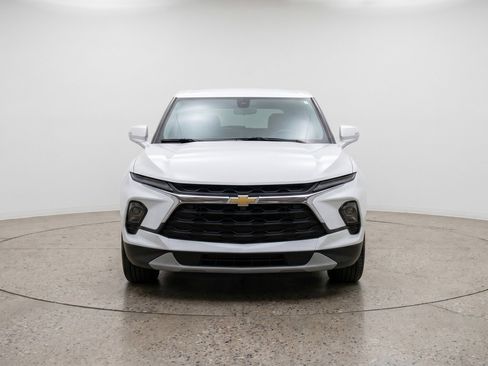 Used 2025 Chevrolet Blazer LT FWD image 2
