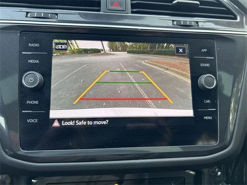 Used 2022 Volkswagen Tiguan SE image 35