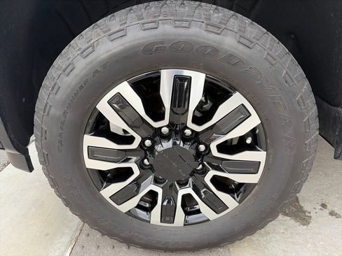 Used 2025 GMC Sierra 2500 Denali Ultimate AWD/4WD image 12