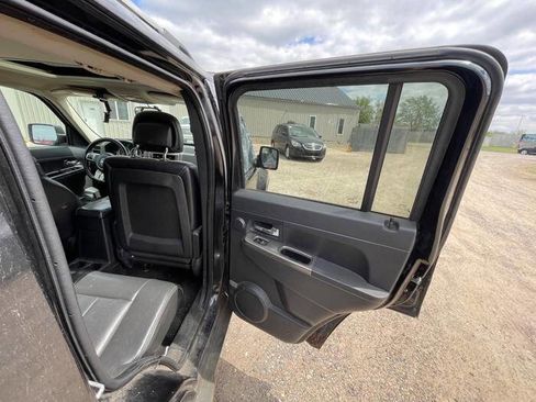 Used 2011 Jeep Liberty Limited w/ Tire & Wheel Group AWD/4WD image 30