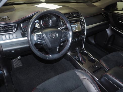 Used 2016 Toyota Camry XLE image 5